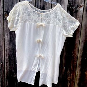 Women blouse size: 1x